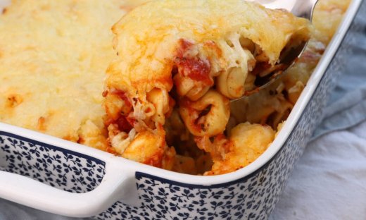 Τορτελίνια φούρνου με σάλτσα ντομάτας που πρέπει να δοκιμάσεις