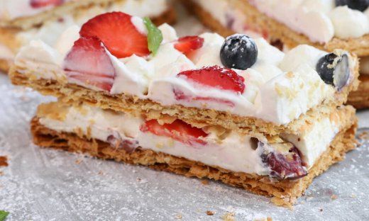 Mille feuille με λευκή σοκολάτα και φρούτα