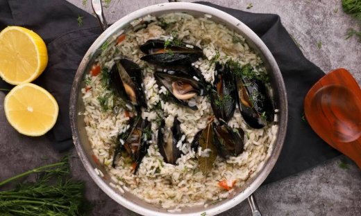 Πεντανόστιμο μυδοπίλαφο από τον Γιώργο Τσούλη