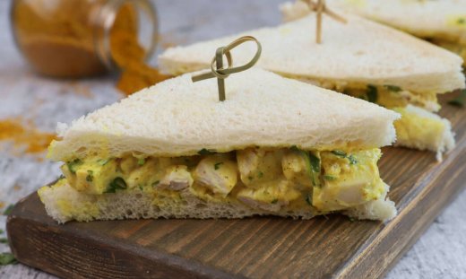 Coronation chicken sandwich από τον Γιώργο Τσούλη 