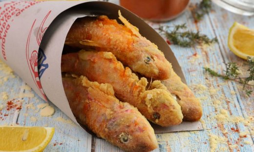 Ο Γιώργος Τσούλης μάς μαθαίνει να τηγανίζουμε σωστά τα μπαρμπούνια!