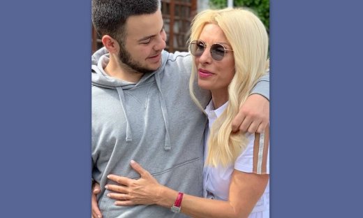 Άγγελος Λάτσιος: Οι φώτο στην αγαπημένη γωνιά της μαμάς του, Ελένης στην Άνδρο! 