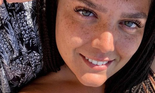 Δανάη Μπάρκα: Η αρετουσάριστη φωτογραφία με μαγιό και το μήνυμά της