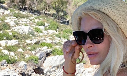 Η Ελένη στέλνει τις ευχές της αγκαλιά με τη Μαρίνα και χωρίς μακιγιάζ (photos)