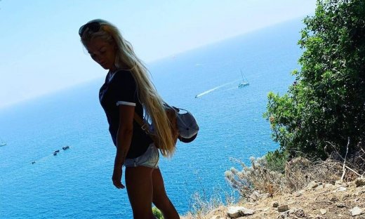 Βικτώρια Καρυδά: Νέες φωτό από το πρώτο μοναχικό καλοκαίρι μετά τη δολοφονία του συζύγου της (pic)