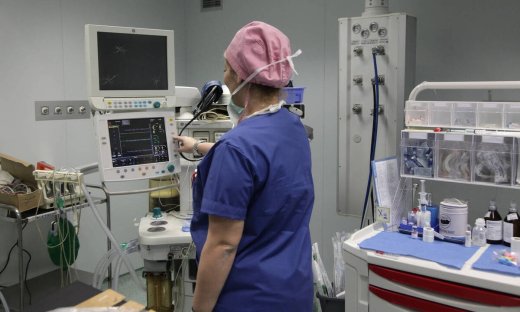 Θεσσαλονίκη: Αγωνία για 40χρονη - Έπεσε από φωταγωγό πολυκατοικίας