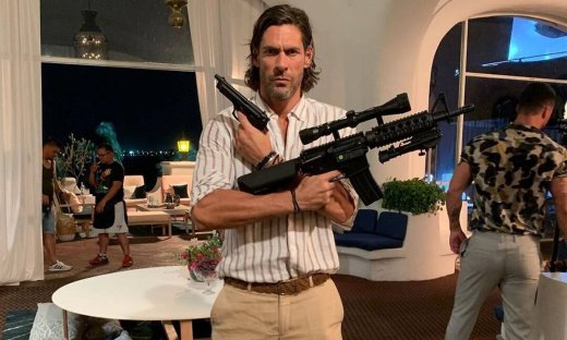 Θα τρίβετε τα μάτια σας! Δείτε τον Σπαλιάρα στα γυρίσματα της σειράς του Netflix (photos&video)