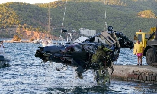 Τραγωδία στον Πόρο: Ανασύρθηκε η ουρά του μοιραίου ελικοπτέρου (vid)