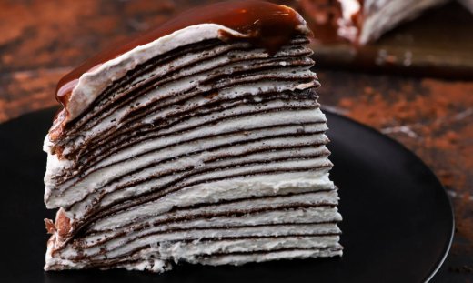 Πεντανόστιμη τούρτα με σοκολατένιες κρέπες