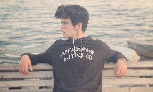 Άγγελος Λάτσιος: Είναι στην Αθήνα και κάνει βόλτες στο κέντρο της πόλης (photos)