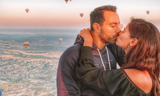 Γάμος για τη Χριστίνα Μπόμπα και τον Σάκη Τανιμανίδη! Το γλυκό βίντεο μέσα από το αεροπλάνο