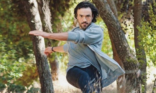 Κουρούμπαλης: «Είμαι πολύ περήφανος για τις συνεργασίες που έχω κάνει στο θέατρο και στην τηλεόραση»