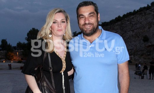 Μουτάφη-Νιφλής: Οι τελευταίες βουτιές στη Σαντορίνη! Οι πρώτες φωτό της ηθοποιού με μαγιό (photos)