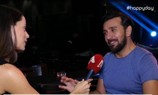 Θάνος Πετρέλης: «Σε συναυλία μου, μου εκσφενδόνισαν ένα σουτιέν» - Η απίστευτη αντίδρασή του (Video)