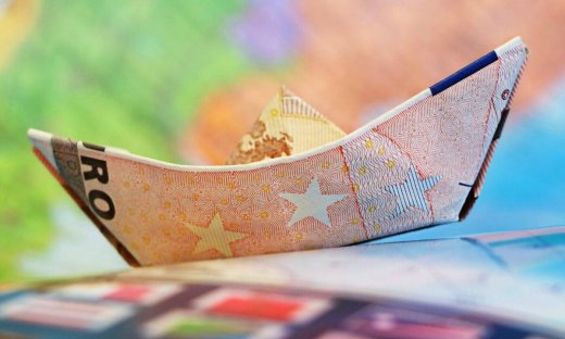 Αυξήσεις σε μισθούς και συντάξεις: Δείτε ποιοι θα πάρουν χρήματα τους επόμενους μήνες