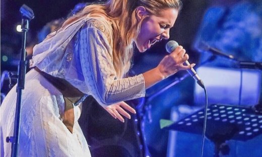 Νατάσσα Μποφίλιου: Ποζάρει με την αδερφή της και δεν ξέρουμε ποια είναι ποια