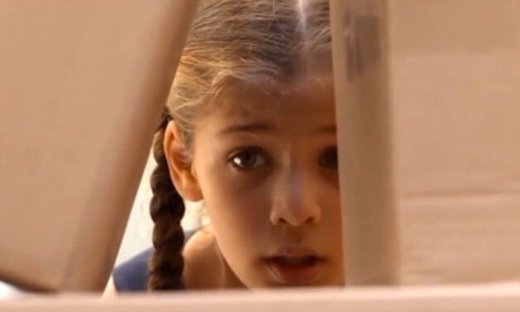 Elif: Η Ελίφ πηγαίνει κρυφά στο βιβλιοπωλείο και δε φαντάζεστε τι βλέπει! (Photos)