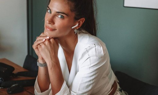 Βρήκαμε τι φόρεσε η Χριστίνα Μπόμπα στην πρεμιέρα του «The Voice of Greece»;