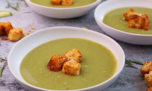 Με αυτή τη σούπα με κολοκυθάκια θα ξετρελαθείς!