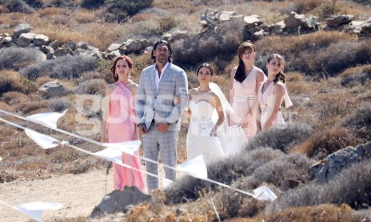 Φωτογραφίες από τα γυρίσματα στη Μύκονο της μεξικάνικης σειράς όπου πρωταγωνιστεί ο Σπαλιάρας (pics)