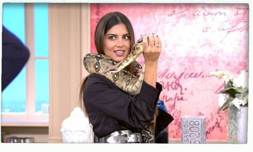 Η Σταματίνα Τσιμτσιλή διεκδικεί μία θέση στο GNTM- Φωτογραφήθηκε με φίδια! (Video)