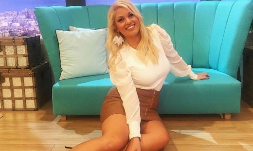 Η Νάνσυ Παραδεισανού ποζάρει μόνο με… σαπουνάδες στη μπανιέρα της (photos)