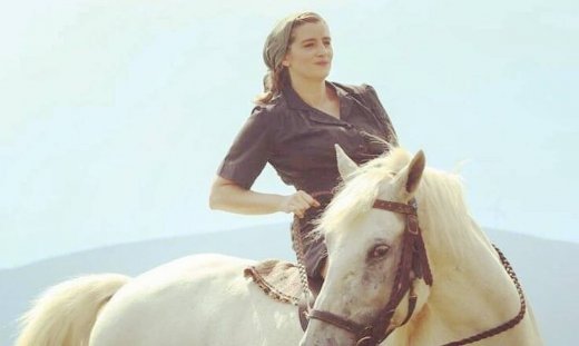 Άγριες Μέλισσες: Ήρθε η ώρα να γελάσεις με τη Λενιώ σε σκηνές που δεν έχεις ξαναδεί (Pics-Vid)