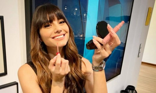 Η Ηλιάνα Παπαγεωργίου φόρεσε το μαύρο κοστούμι στην πιο σέξι του εκδοχή