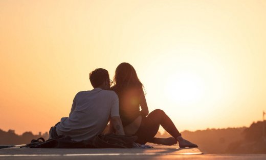 5 μικρά μυστικά για να τον κάνεις να σε θέλει σαν τρελός