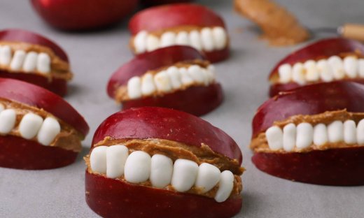 Στόματα από μήλα και φυστικοβούτυρο