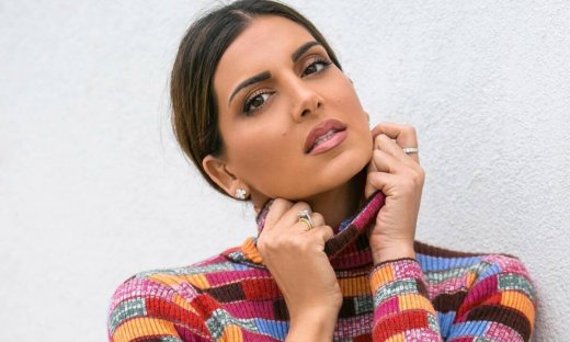 Η Σταματίνα Τσιμτσιλή μας έδειξε τον πιο ωραίο τρόπο για να φορέσουμε τη μίνι φούστα