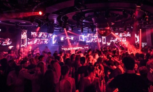 Ποιοι τα έσπασαν πριν την πρεμιέρα λόγω… αφίσας; (photos)