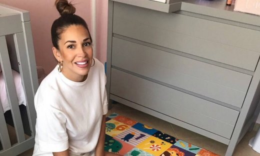 Ελένη Χατζίδου: Δείτε τους κοιλιακούς της δύο μήνες μετά τη γέννηση της κόρης της (vid & pics)