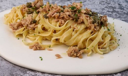 Ταλιατέλες με τόνο και κάπαρη