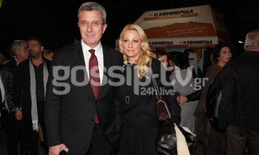 Χατζηνικολάου – Τσολακάκη: Αγκαλιασμένοι ακόμη και στο θέατρο (Photos)