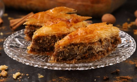 Φτιάξ' το και δε θα χάσεις! Λαχταριστός μπακλαβάς με καρύδια