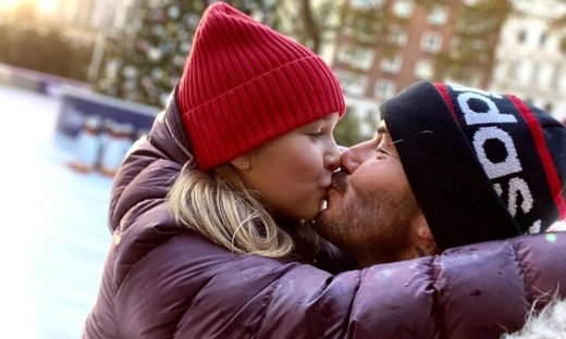 David Beckham: Οι νέες υπέροχες φώτο με την κόρη του Harper - Έτοιμοι να υποδεχτούν τα Χριστούγεννα