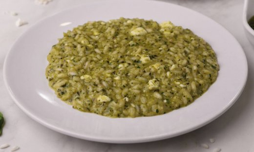 Ριζότο με πέστο βασιλικού και κατσικίσιο τυρί