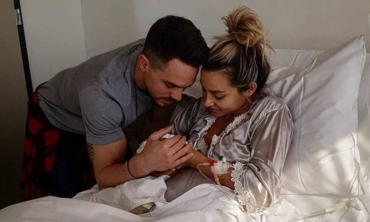 Πετρούνιας-Μιλλούση: Η κόρη τους έκλεισε τον πρώτο μήνα ζωής! Η τρυφερή φωτό της ευτυχισμένης μαμάς!