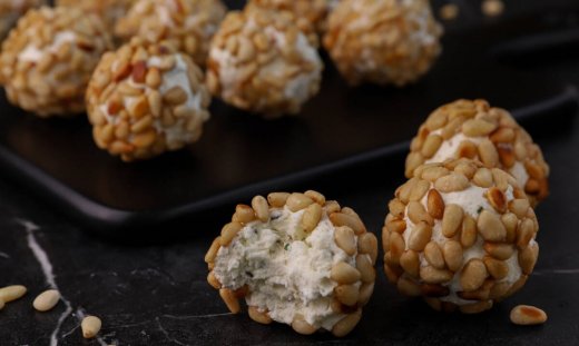 Τυρομπαλάκια με κουκουνάρι- Ορεκτικό που θα λατρέψετε