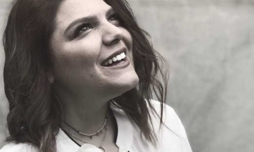 Η Δανάη Μπάρκα έχει φωνάρα κι αυτό το βίντεο θα την πήγαινε κατευθείαν στον τελικό του Voice