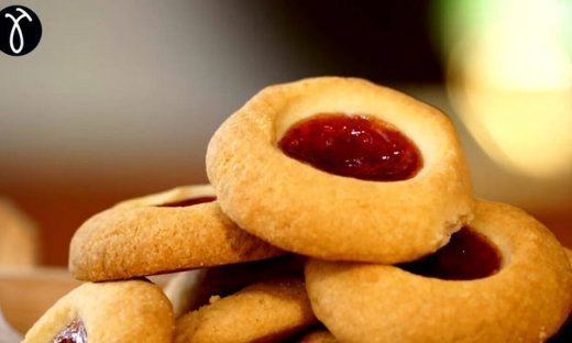 Χριστουγεννιάτικα μπισκότα με μαρμελάδα από κράνα