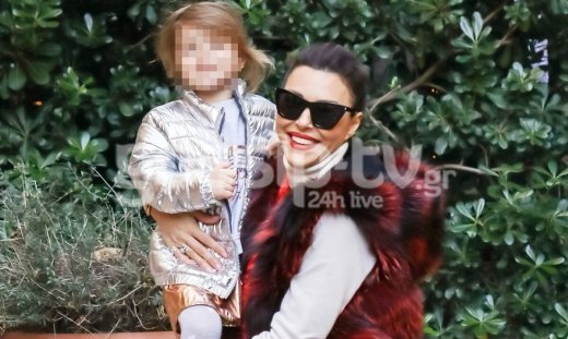 Σίσσυ Φειδά: Βόλτα με την κόρη της και την πεθερά της στην Χριστουγεννιάτικη Αθήνα