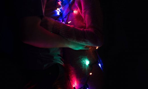 4 tips για το πιο σέξι χριστουγεννιάτικο βράδυ με τον καλό σου