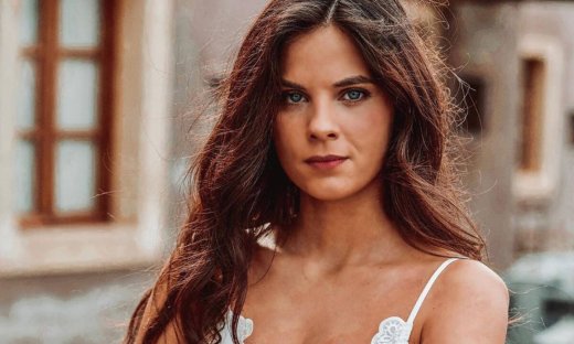 Η Χριστίνα Μπόμπα είναι κορμάρα, έχεις δει όμως την αδερφή της Ελίνα Μπόμπα;