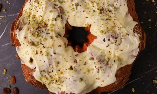 Λαχταριστό κέικ με αποξηραμένα φρούτα από τον Τσούλη