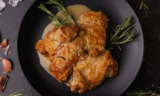 Μπούτι κοτόπουλου με δεντρολίβανο