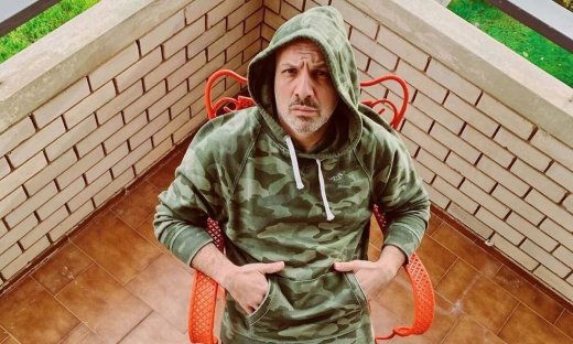 Νίκος Μουτσινάς ετών… Δες την ηλικία που αναγράφεται στη σελίδα της Wikipedia - Το επικό σχόλιό του