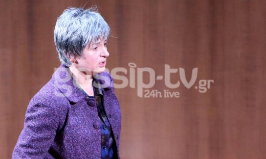 Αγνώριστη πάνω στο θεατρικό σανίδι! Την αναγνωρίζετε; (photos)