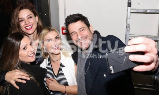 Ο Αλέξης Γεωργούλης δεν χορταίνει τις selfies – Πού βρέθηκε και άρχισε τις φωτογραφίες; (photos)